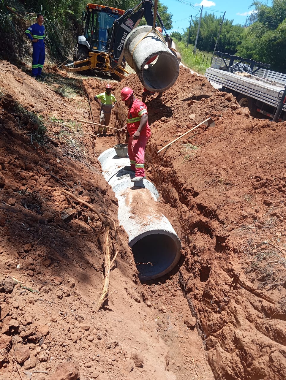 ROTA 116 REALIZA MELHORIAS NA ESTRADA DOS MUNICÍPIOS DE  CACHOEIRAS DE MACACU, BOM JARDIM, DUAS BARRAS, CORDEIRO E MACUCO