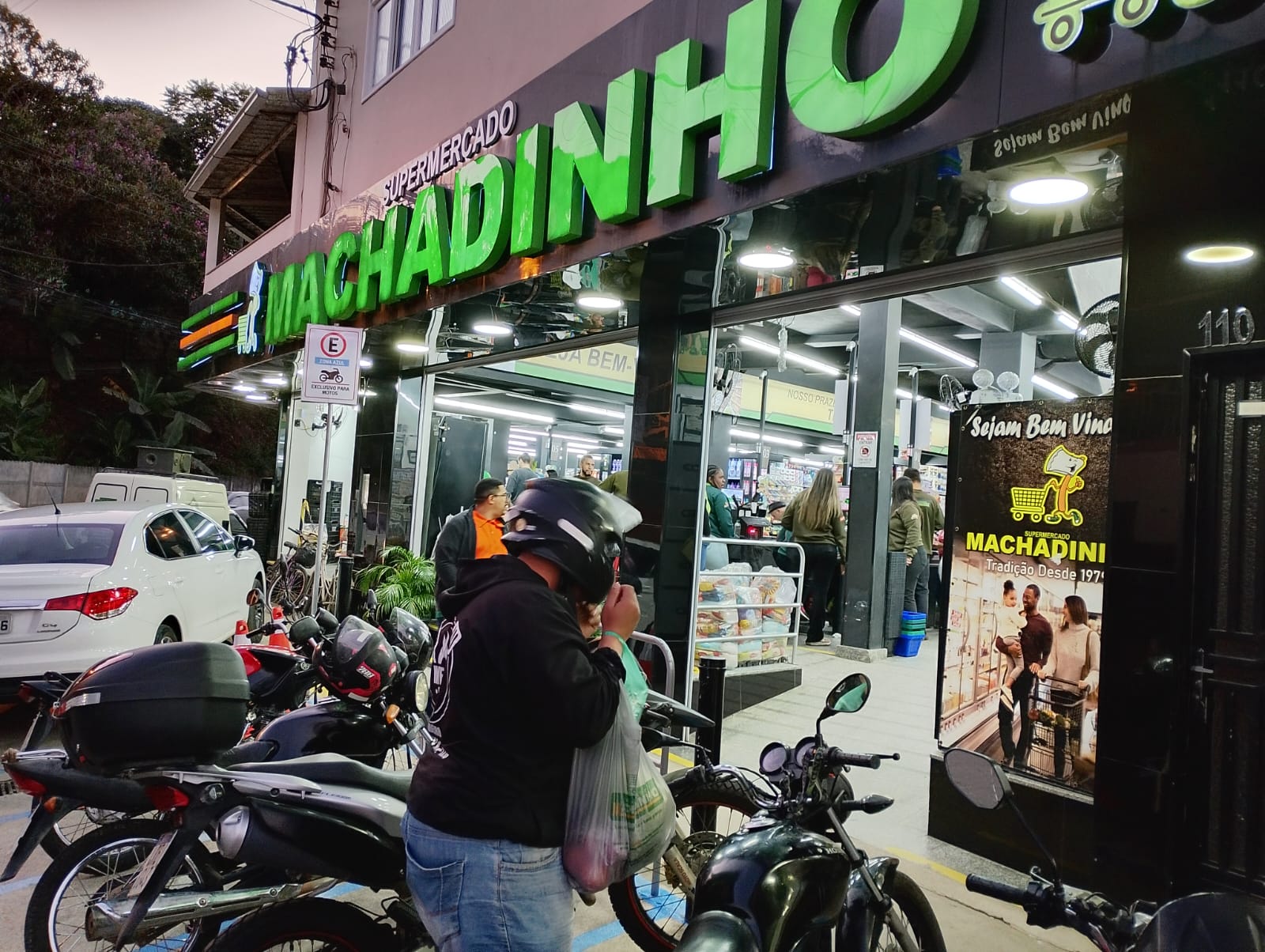 SUPERMERCADO MACHADINHO REALIZOU CAMPANHA “FIM DE MÊS IMBATÍVEL” E ATRAIU CENTENAS DE CLIENTES EM CORDEIRO