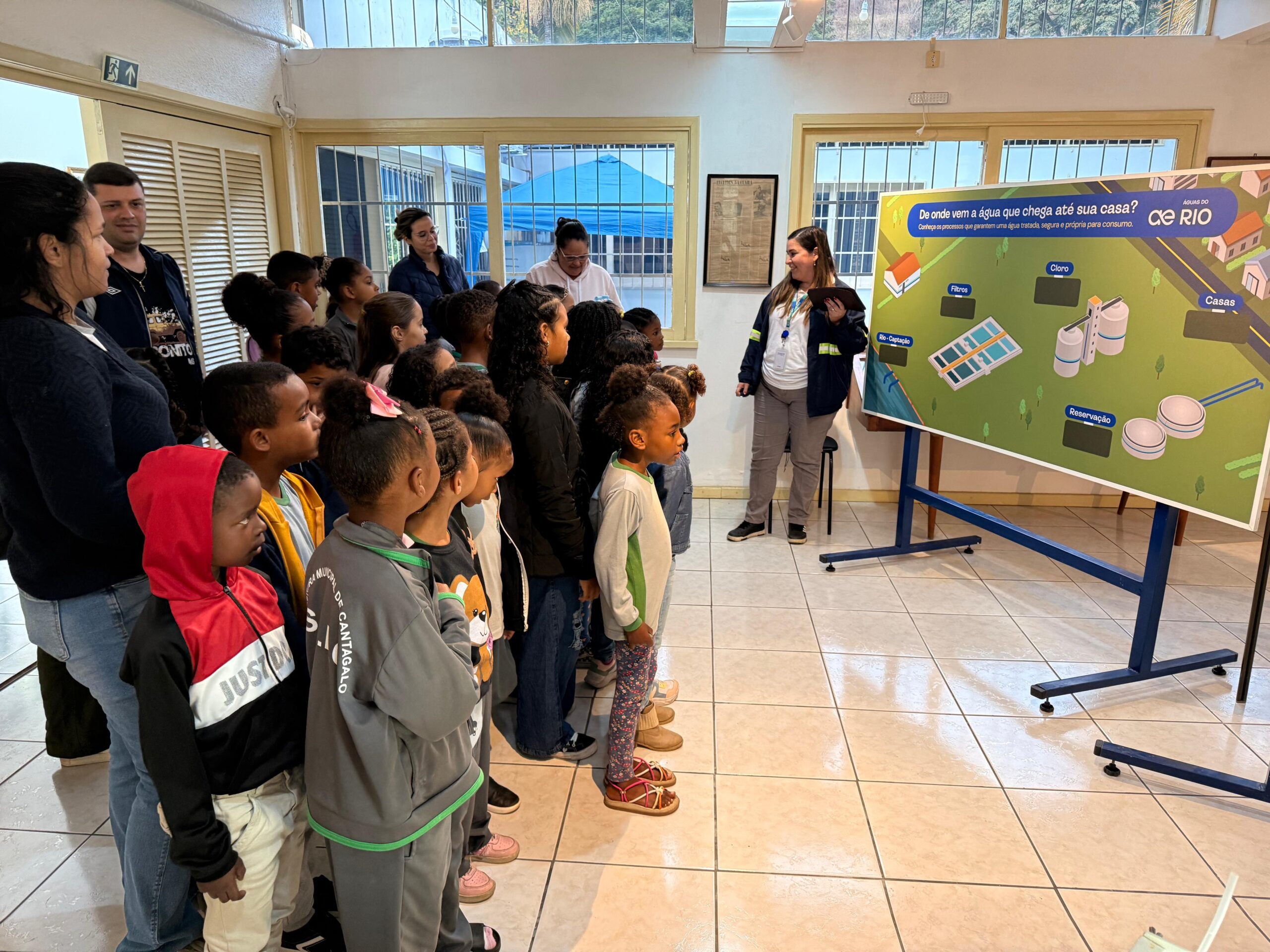 Estudantes de Cantagalo tem um mergulho no universo científico