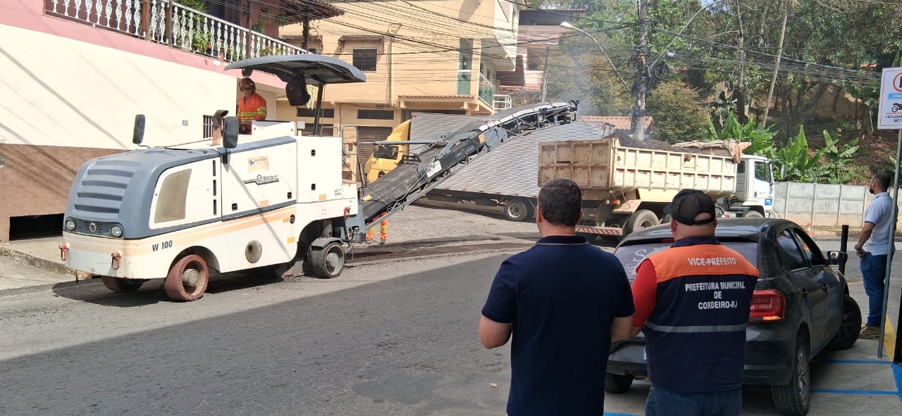 Cordeiro inicia obras de recapeamento asfáltico em vários bairros da cidade