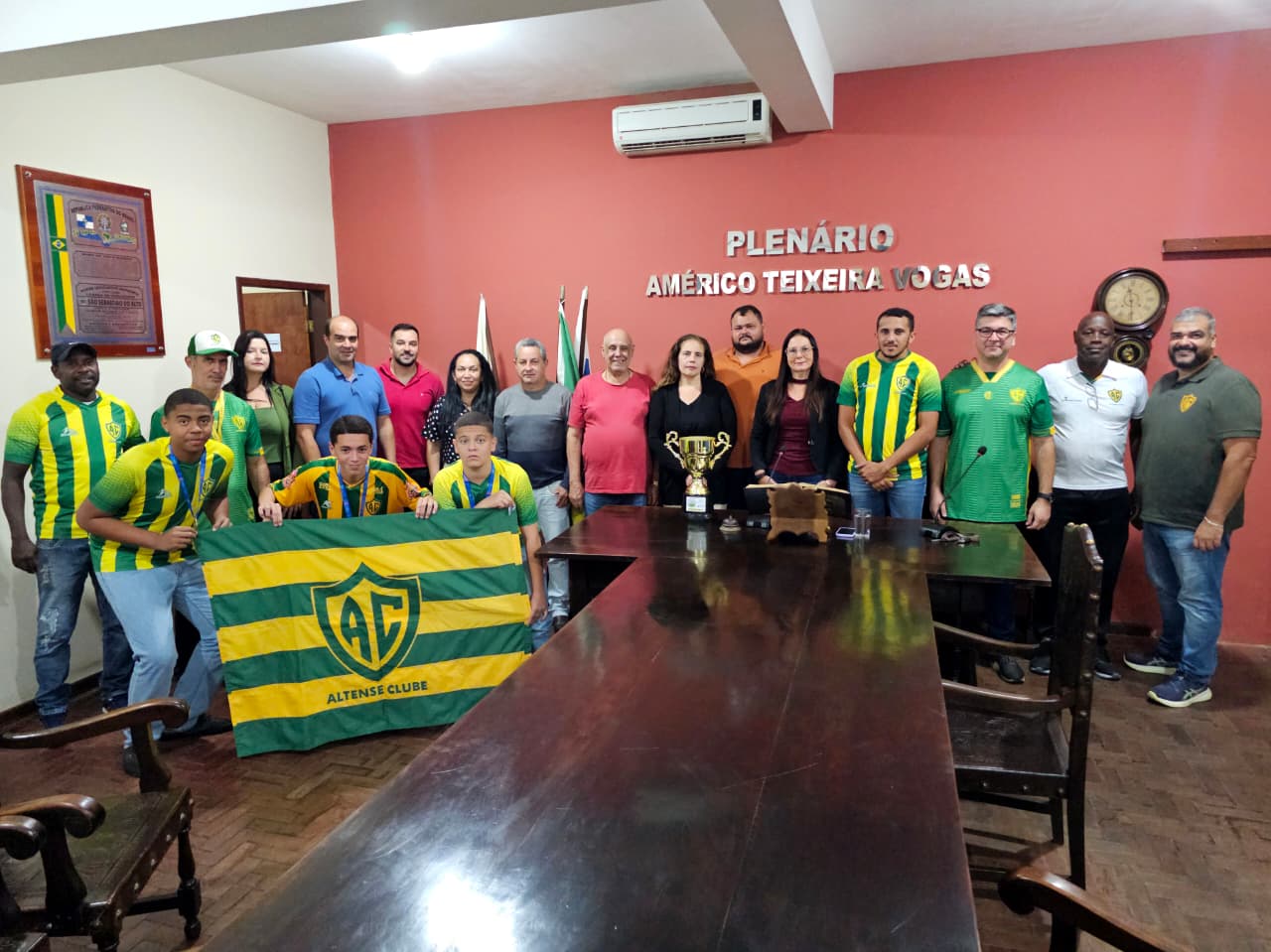 ALTENSE CLUBE RECEBE MOÇÃO DE CONGRATULAÇÕES E APLAUSOS PELA CÂMARA DE VEREADORES DE SÃO SEBASTIÃO DO ALTO