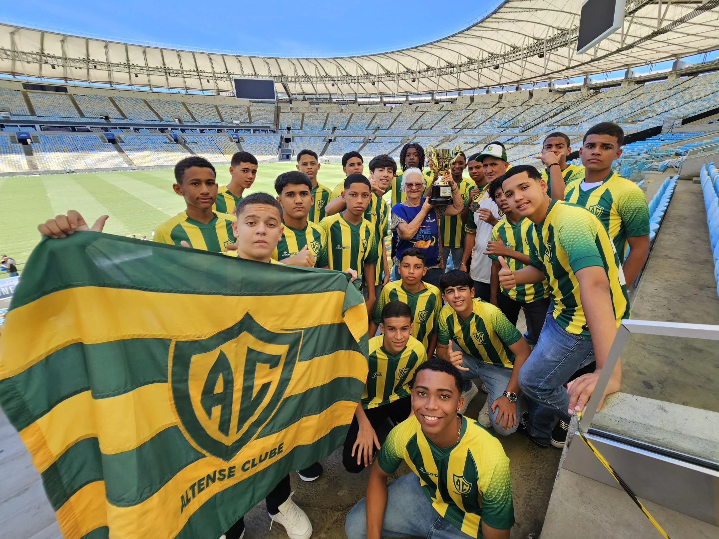 Altense Clube Sub-15 visitou Maracanã após conquista histórica no Campeonato Calcário